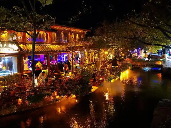 云南  丽江古城 夜景 br /> 小桥流水 br /> 彩灯  华灯初上 br />