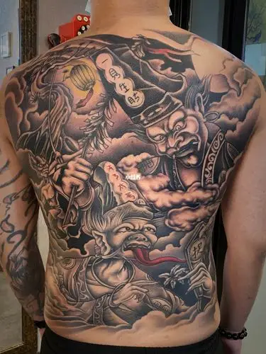 满背黑白无常纹身