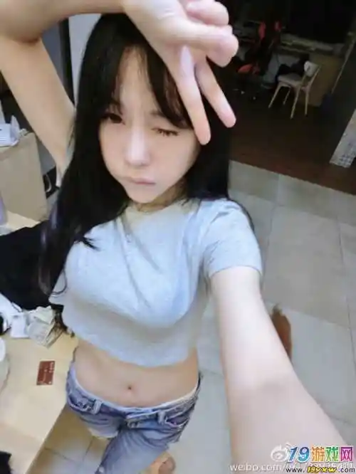 原斗鱼tv性感女主播卡卡大胆露胸卡卡海量私房照