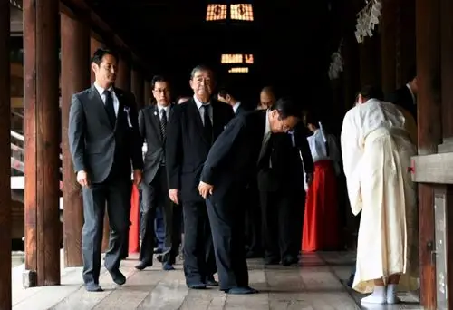 参拜"靖国神社",安倍"真面目"曝光
