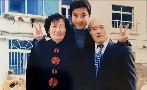 贾乃亮:从人人同情到"声名狼藉",他都做错了什么?