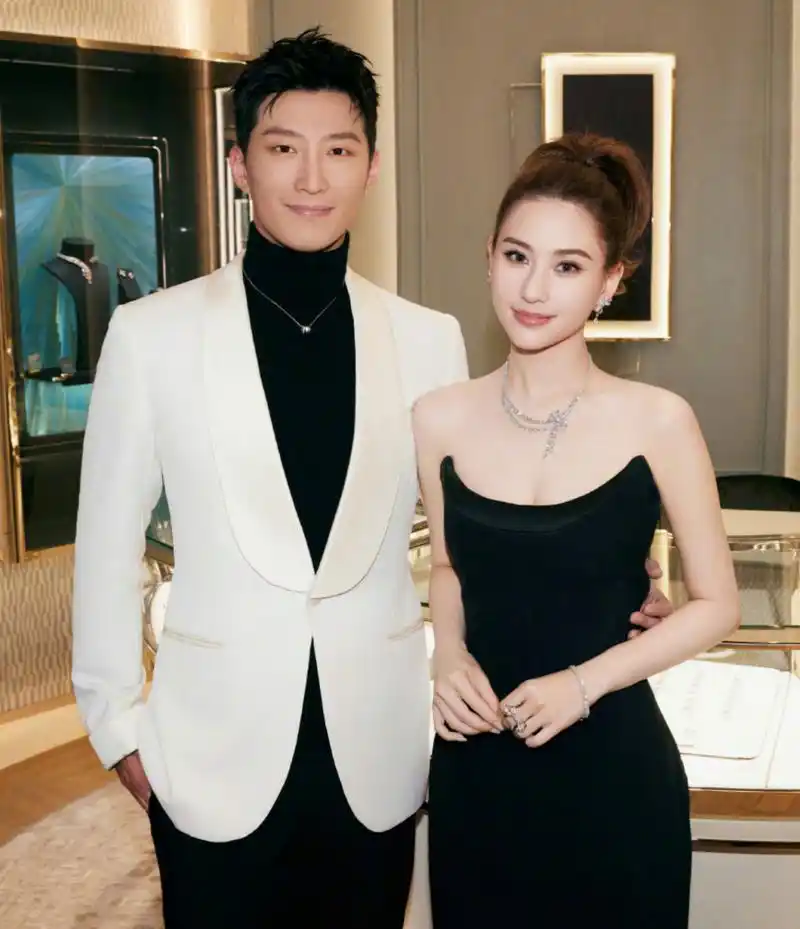 "  据爆料网友表示,他是在日本偶遇了何超莲窦骁