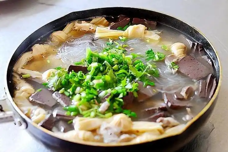 鸭血粉丝汤的做法家常做法(营养丰富,汤鲜味美还暖胃)