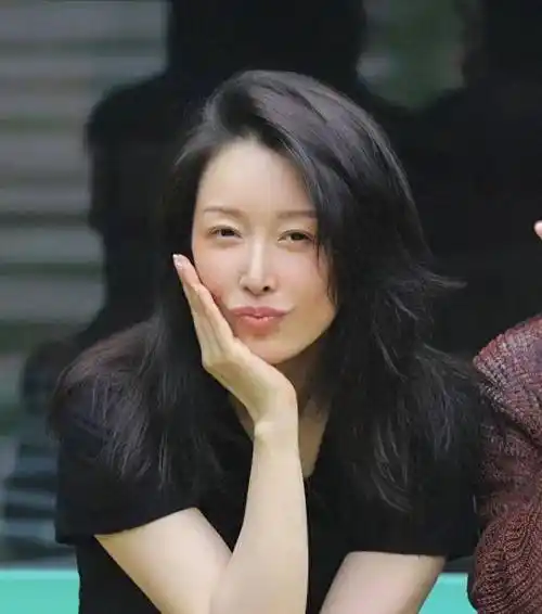 孙悦退隐8年原因曝光,疑似将要复出歌坛,被网友质疑_儿子_观众们_节目