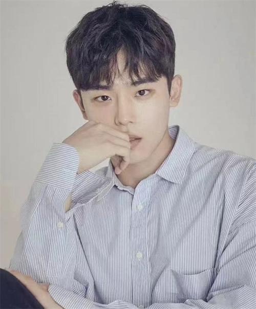 韩式夏季男生短发 八款帅哥发型风格_韩式男发 - 美发站