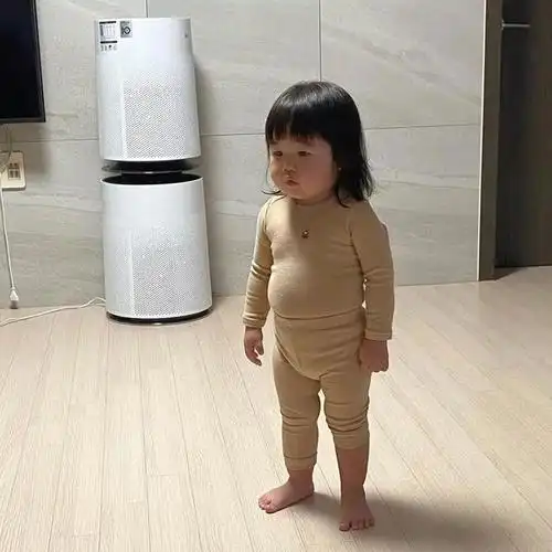 不到3岁小姑娘活成40岁大叔你的生活令人羡慕