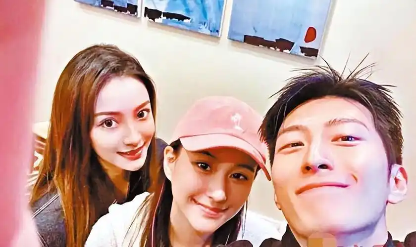 回顾何超莲苦恋吴克群婉拒霍启山年仅30身价400亿