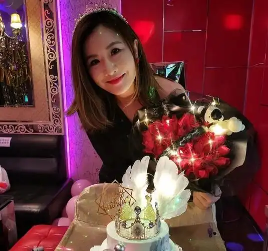 x 用微信扫描二维码 分享至好友和朋友圈 9月30日是张文慈49岁生日