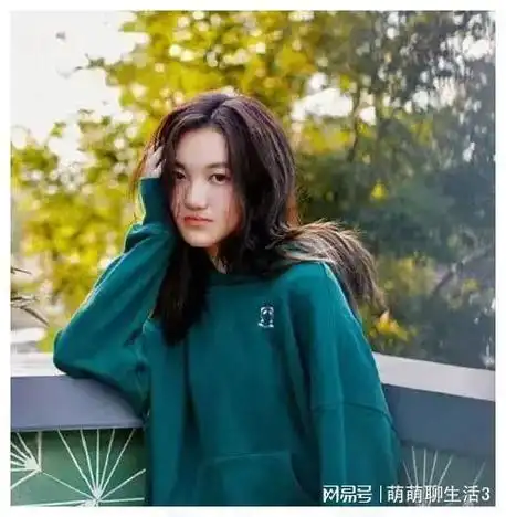 李亚鹏女儿李嫣正脸出镜,化妆后与王菲很像霸气十足!要进娱圈吗