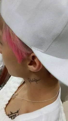 吴世勋与纹身贴