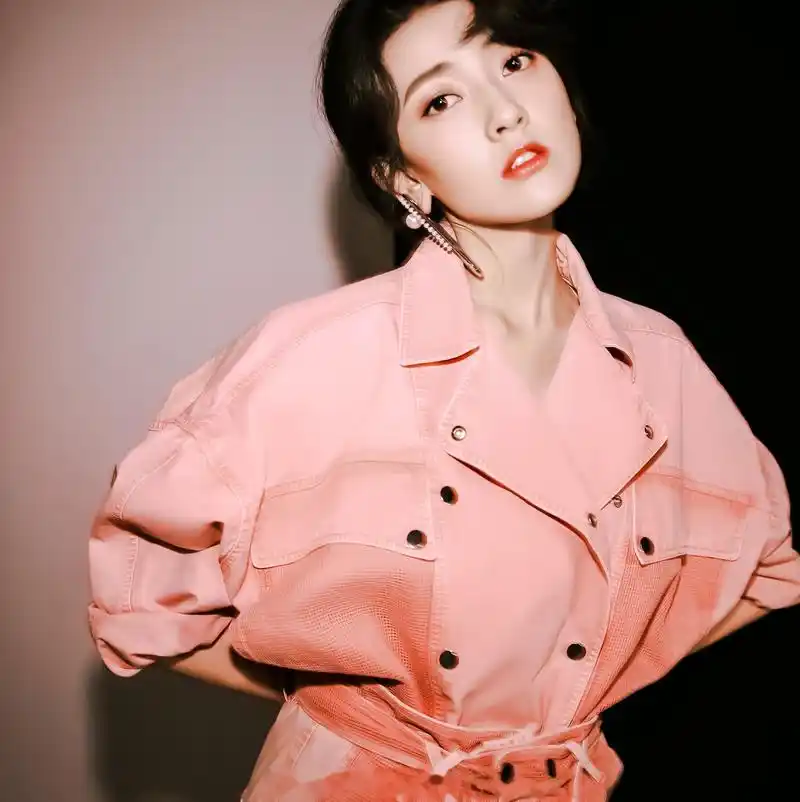 梁洁, ①会服,手机壳利润需要电脑查询,过几天会公