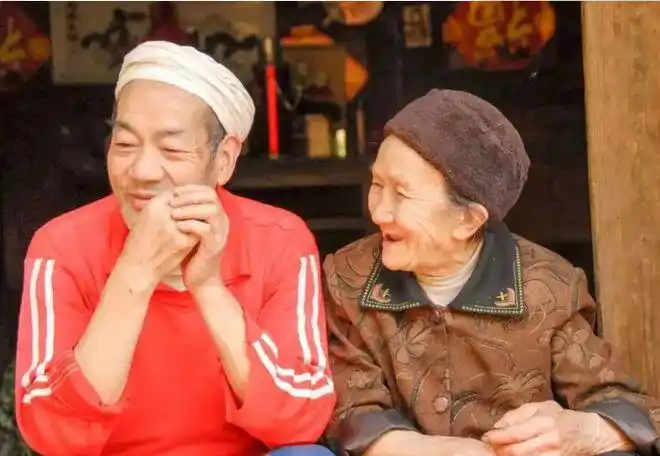 为了养大这7个孩子,刘国江和徐朝清可谓绞尽了脑汁.