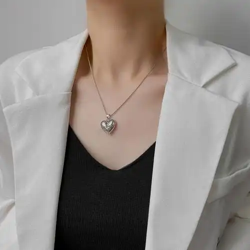 新款做旧复古爱心love字母少女心形吊坠钛钢项链个性时尚蛇骨链女