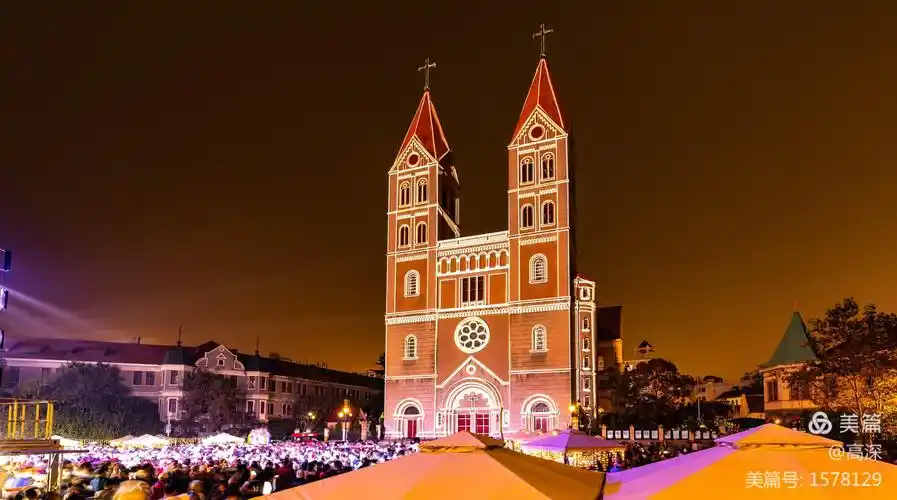 青岛天主教堂灯光秀