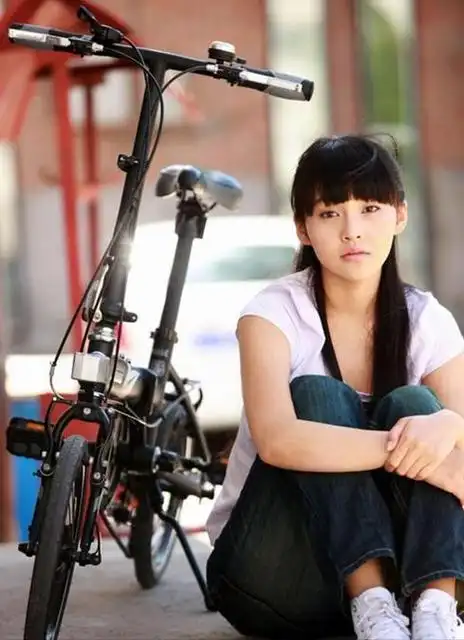 回顾冻龄女神张佳宁拒绝认亲父百万豪宅送母出道14年零绯闻