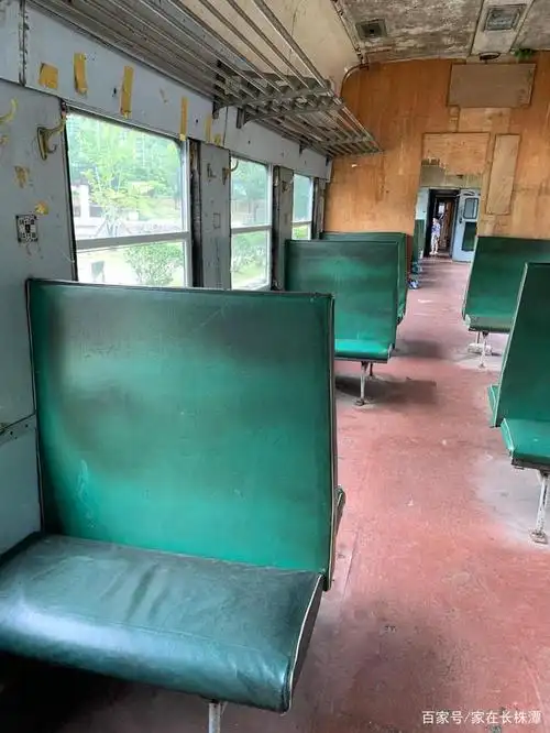 随着高铁的快速发展,那些尘封在记忆里的绿皮火车,你还记得吗?