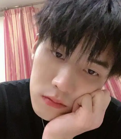 25岁男偶像任豪道歉后,又曝深夜约女子去唱k,道歉诚意有几分?