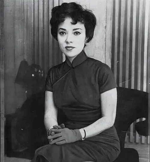 后来李香兰认了大汉奸李际春为干爹,李香兰这个名字就是李际春为她取