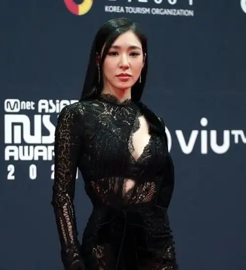 韩国女团aespace黄美英黑色透视装身材凸凹有致