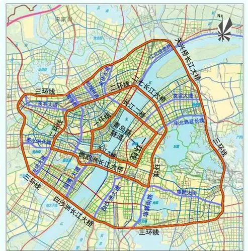 武汉交通路网打造的是"三环十三射"框架系统,至今年底,快速路总长度将