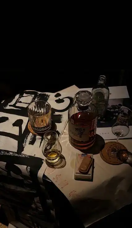 冷淡风ins暗色系锁屏壁纸 超气质的壁纸心情愉悦