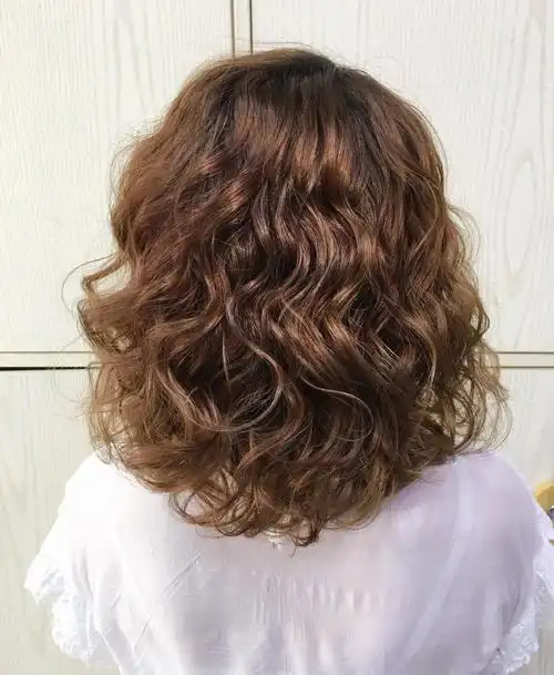 好了,越剪越精致,越烫越洋气的发型今天就先分享到这里,40到60岁的