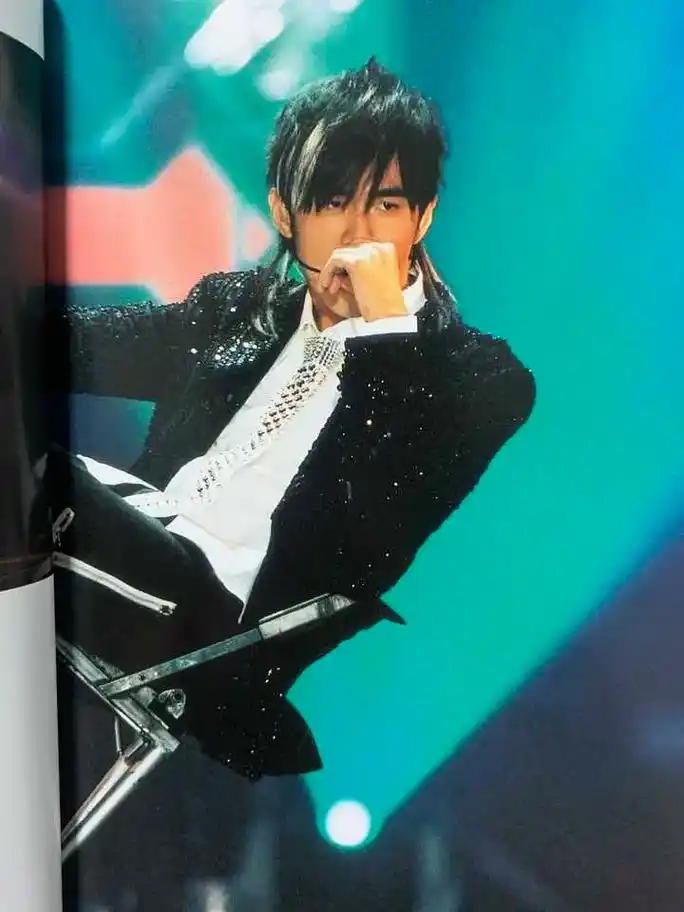 白毛伦真的是颜值和唱功的巅峰#周杰伦 - 抖音