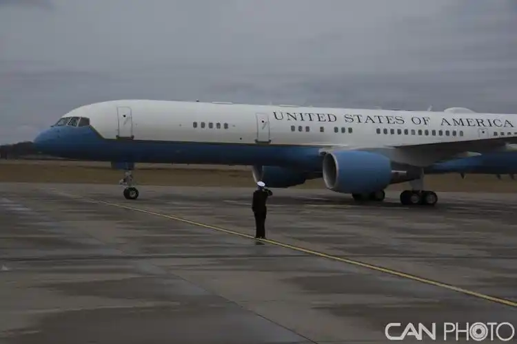 图看美国空军二号c32型飞机