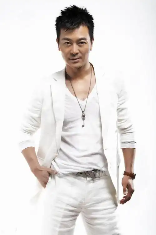 吴樾2020年9月,著名打星吴樾在个人社交平台发布了一段视频:他亲昵地