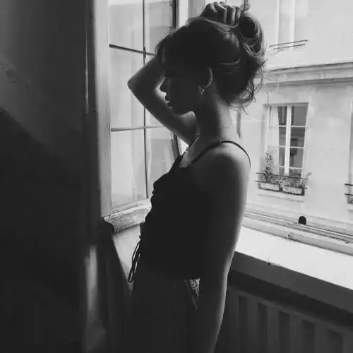 高冷黑色女生头像啊