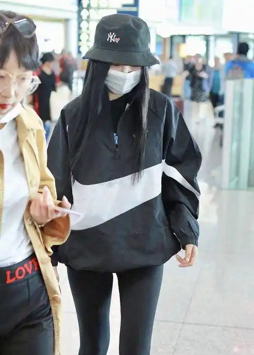 裤装穿搭就服李小璐风格多样又时髦减龄超好看