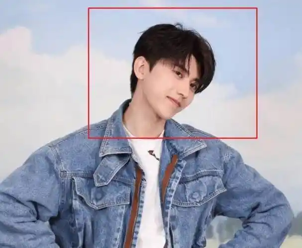 原创蔡徐坤速度有多快镜头前快到模糊网友顶流走路都带风