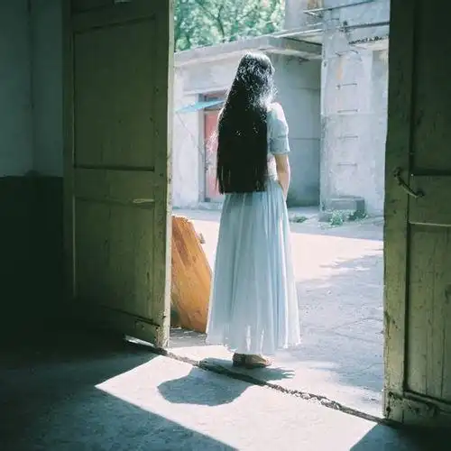 qq伤感签名待我长发及腰少年你娶我可好