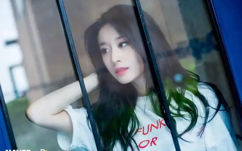 tara《no.9》朴智妍直拍