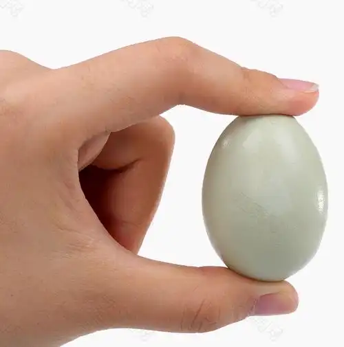 手拿鸡蛋
