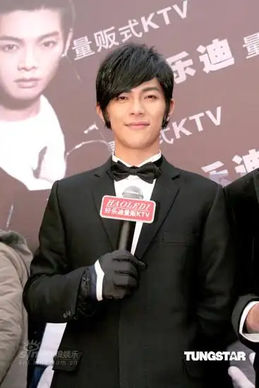 图文:飞轮海上海签售--汪东城