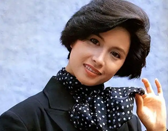 香港tvb的8位"短发女神",个个精致英气,这才是又美又飒_腾讯新闻