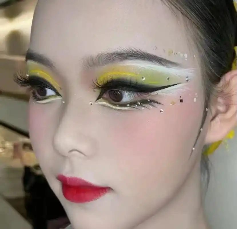 演出舞台妆造型.承接各种化妆造型[太阳] 婚礼化妆,团体舞台 - 抖音