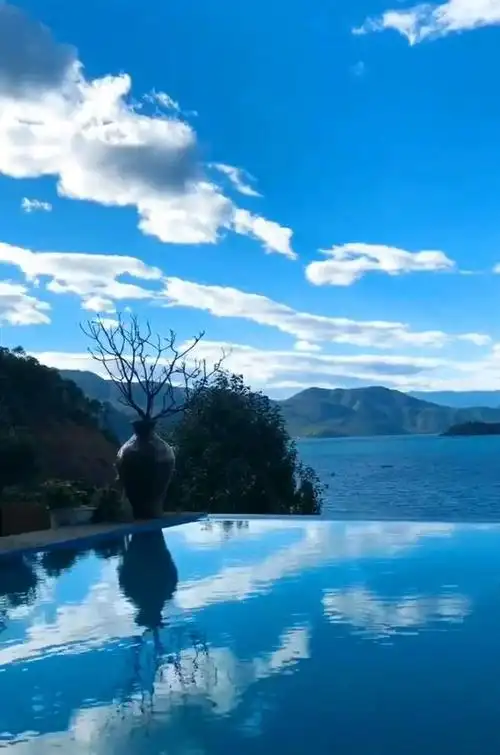 净化心灵最好的就是放空!看最蓝的天,最纯净水.