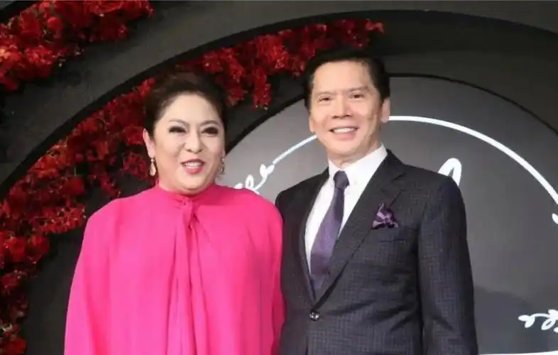 向华强与第一任妻子合照