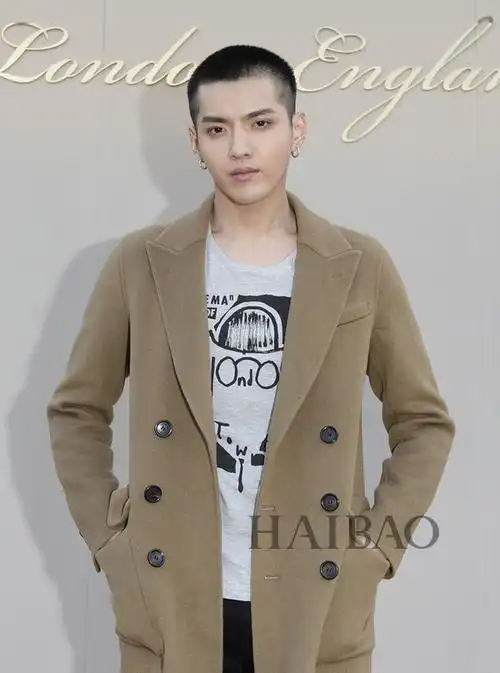 吴亦凡burberry t台献处女秀,称不是故意要抢饭碗