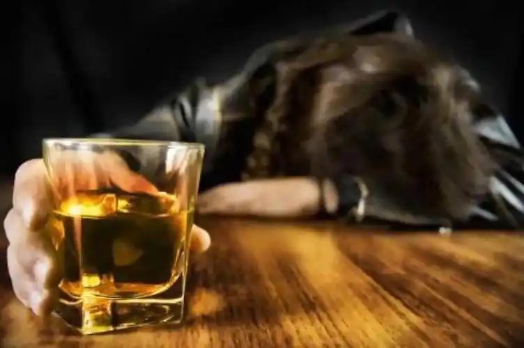 回顾:醉酒女子走错房间,与陌生男子发生关系,男子是否构成强奸罪?