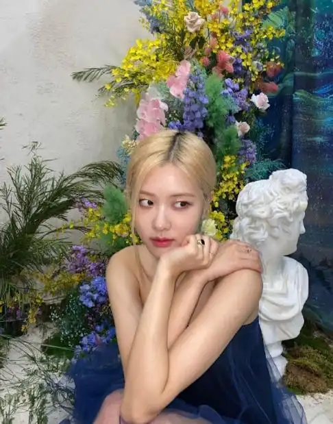 朴彩英可盐可甜太圈粉啦!特别穿碎花裙,更显澳洲野玫瑰的魅力