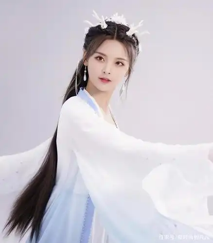 杨超越"小龙女"造型惊艳全场!古装穿搭是仙女,竟然这么好看!