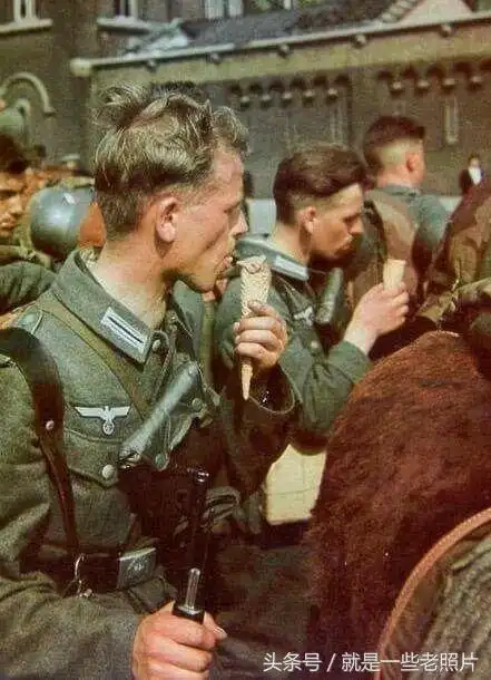 一组少见的二战彩色照片战争结束前美苏士兵都还是朋友