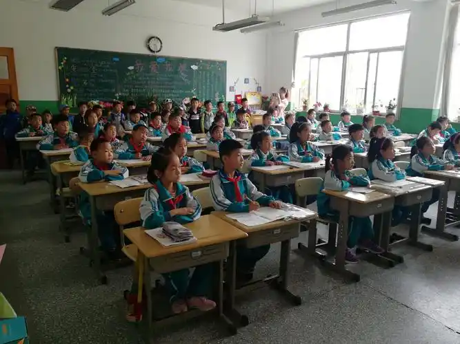 平度市南村镇兰底中心幼儿园开展——幼小衔接四部曲之走进小学活动 -