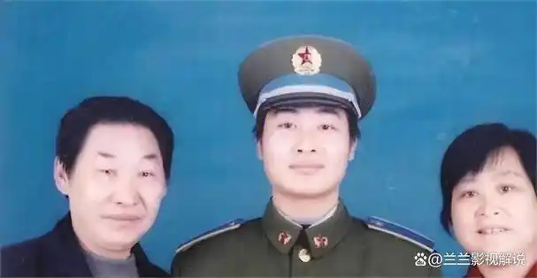 16年航母飞行员张超牺牲女儿仅2岁空姐妻子入伍今成海军上尉