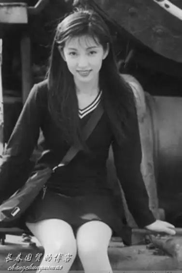 李冰冰出道前青涩旧照曝光 眉清目秀