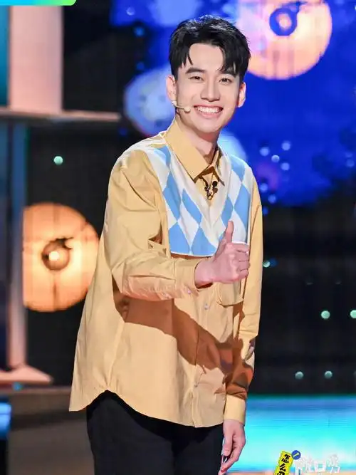 脱口秀大会庞博建国老师化妆师