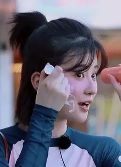 《夏日冲浪店》第2020-07-04期乔欣用防晒泥画晒伤妆 俏皮可爱引领